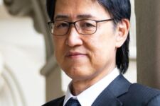 Photo of Yoshihiro Kawaoka Photo of Yoshihiro Kawaoka